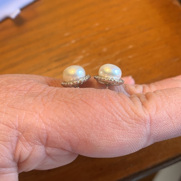 Genuine White Pearl 8.5mm Sterling Silver 925 Simulated Diamond Studs - Picture 6 of 12